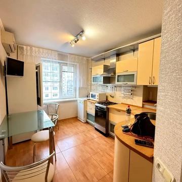 Олександра Поля просп. (Кірова), 44-Б