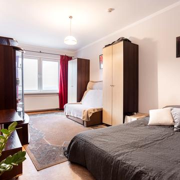 Милославська вул., 2