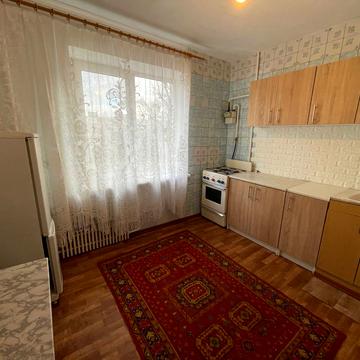 Героїв просп., 4