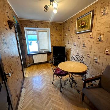 Степана Бандери вул., 6