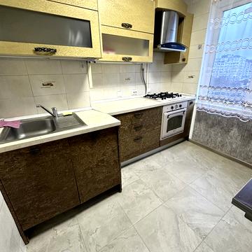 Академіка Корольова вул., 34