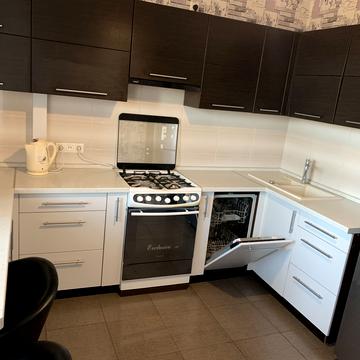 Юності вул., 3