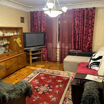 Руставелі вул., 42/1