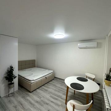 Володимира Сікевича вул., 16