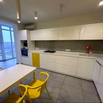 Набережна Перемоги вул., 42