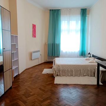 Адама Міцкевича пл., 6/7