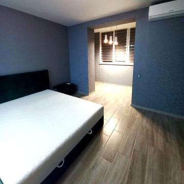 Володимирська вул., 1