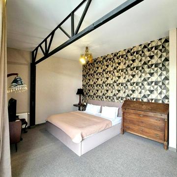 Європейська вул. (Карла Маркса), 1