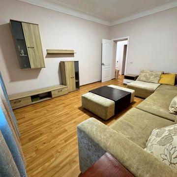 Семафорна вул., 18