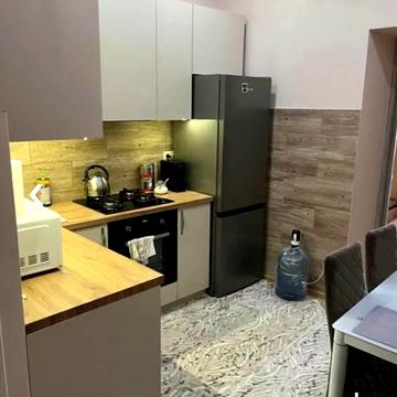 Театральна вул., 7