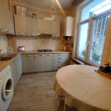 Соборна пл., 10