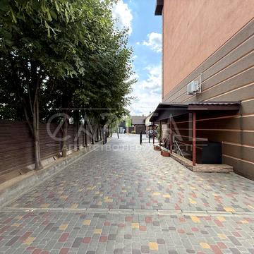 Щаслива вул., 35