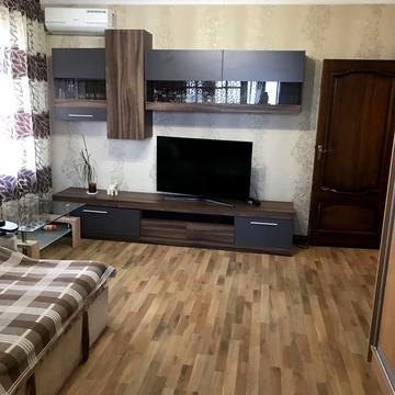 Академіка Корольова вул., 70