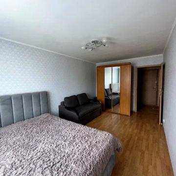 Богатирська вул., 16