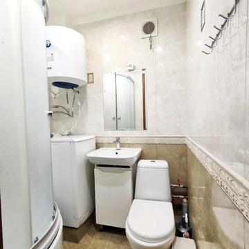 Йорданська вул. (Лайоша Гавро), 8