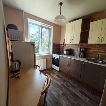 Академіка Булаховського вул., 37б