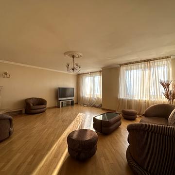 Костянтинівська вул., 10