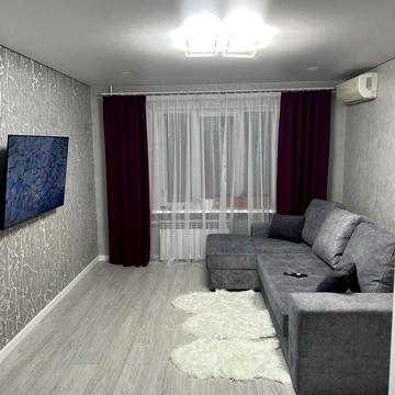 Феодосійська вул., 8