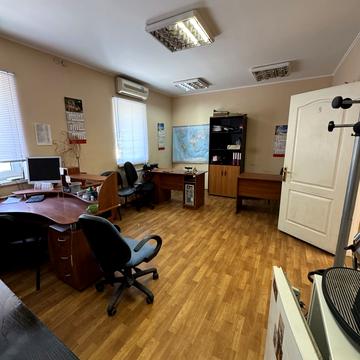 Зимових Походів вул. (Молодогвардійська), 2