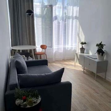 Сегедська вул., (Будинок)