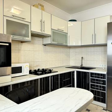 Юності вул., 3