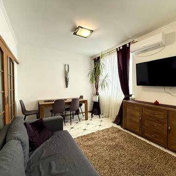 Юності вул., 3