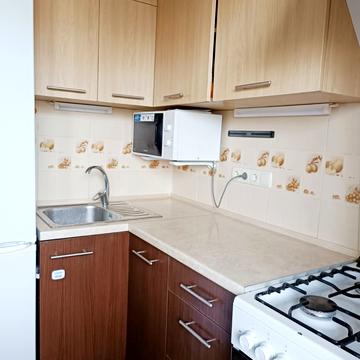 Чорнобильська вул., 17