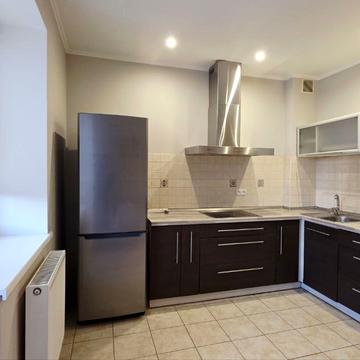 Космічна вул., 3