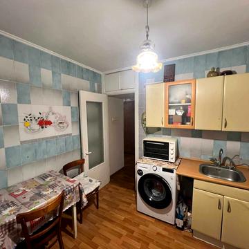 Голосіївський просп. (40-річчя Жовтня), 11