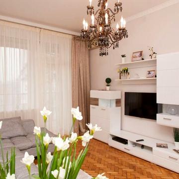 Королеви Єлизавети ІІ вул. (Глинки), 18