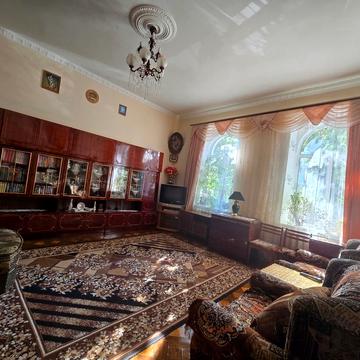 Тараса Шевченка бульв., 5