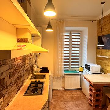 Базарна вул., 80