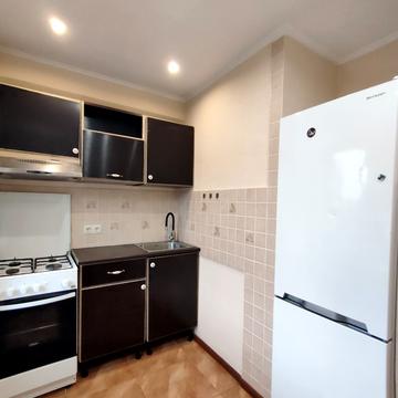 Йорданська вул. (Лайоша Гавро), 8