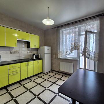 Середньофонтанська вул., 35