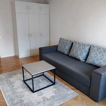 Єреванська вул., 32