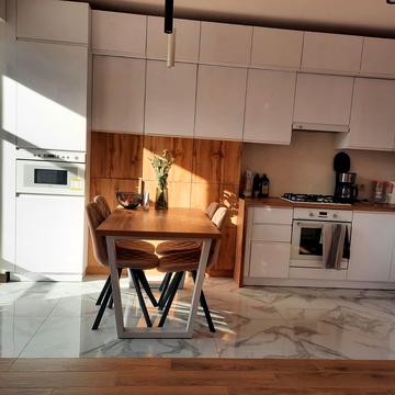 Андрія Мельника вул., (Будинок 7)