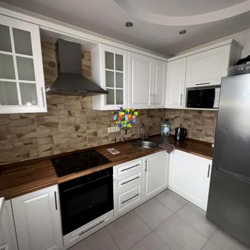 Академіка Вернадського бульв., 24