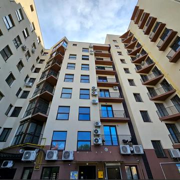 Гриневичів вул. (Богунська), 1