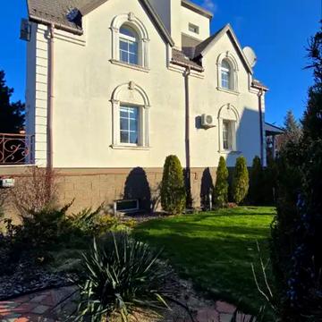 Литовська, 22