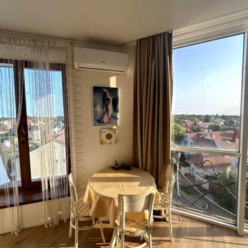 Таїрова вул., 6