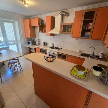 Шпитальна вул., 10