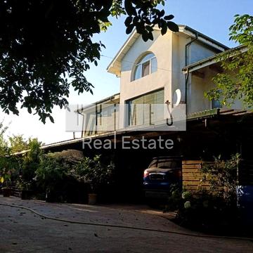 Вишнева вул.