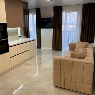 Пасічна вул., 104