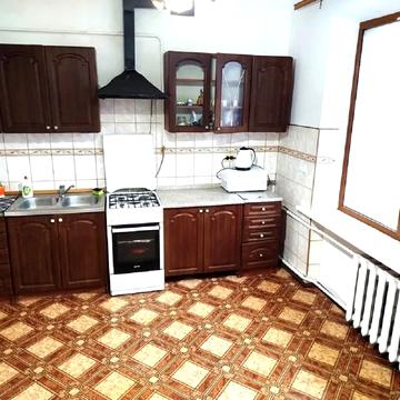 Варшавська вул., 4