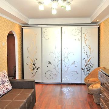 Богатирська вул., 8