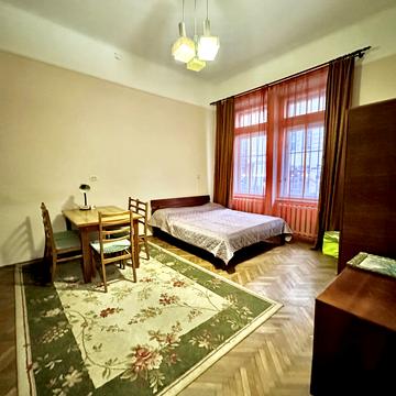 Героїв Майдану вул. (Гвардійська), 8