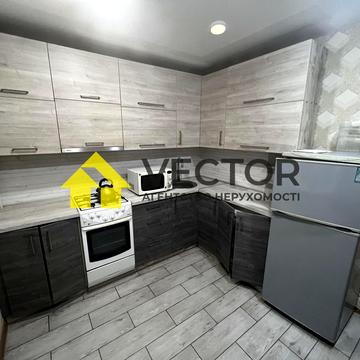 Сергія Параджанова вул., 5