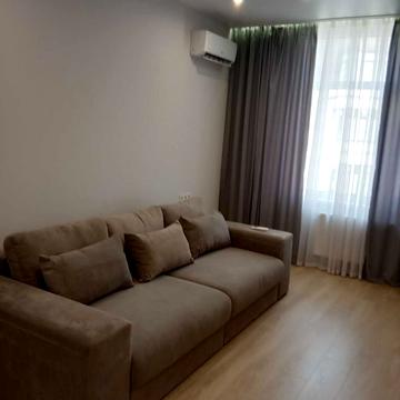 Юнацька вул., 10