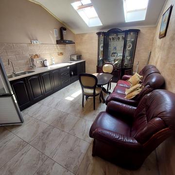 Назара Небожинського вул. (Павлюченка), 47