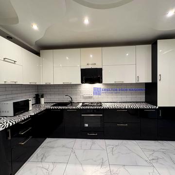 Левка Лукяненка вул. (Василя Жуковського), 16, 18, 20, 24